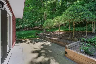 1096 Sunset St, Yorktown Heights, NY 10598 - Photo 10
