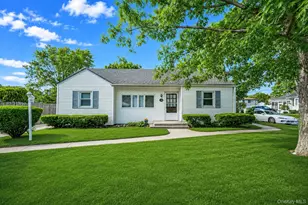 129 Shaber Rd, Patchogue, NY 11772 - Photo 2