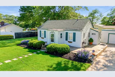 76 Hanrahan Avenue, Farmingville, NY 11738 - Photo 2