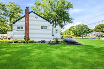 76 Hanrahan Avenue, Farmingville, NY 11738 - Photo 6