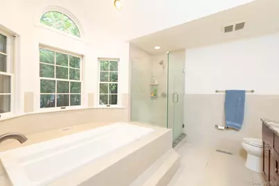 33 Windwood Court, Westhampton, NY 11977 - Photo 22
