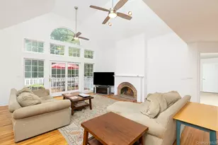 33 Windwood Ct, Westhampton, NY 11977 - Photo 8