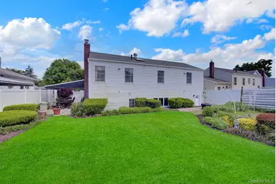 312 Eastlake Avenue, Massapequa Park, NY 11762 - Photo 22