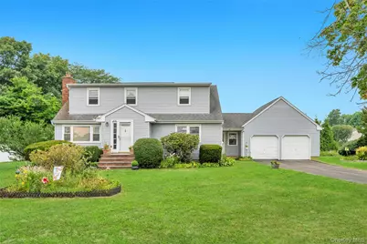 274 Johnson Avenue, Sayville, NY 11782 - Photo 2