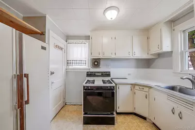 114 Elmwood Street, Valley Stream, NY 11581 - Photo 10
