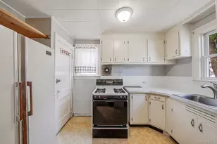 114 Elmwood St, Valley Stream, NY 11581 - Photo 10