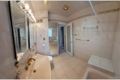 186-20 Troon Road, Jamaica, NY 11432 - Photo 16
