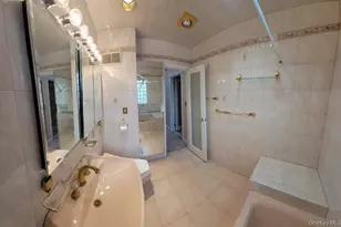186-20 Troon Rd, Jamaica, NY 11432 - Photo 16