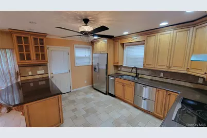 186-20 Troon Road, Jamaica, NY 11432 - Photo 12