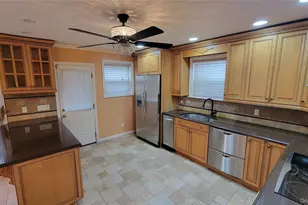 186-20 Troon Rd, Jamaica, NY 11432 - Photo 12