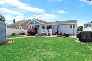 208 N 3rd St, Bethpage, NY 11714 - Photo 14