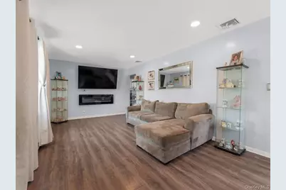 208 N 3rd Street, Bethpage, NY 11714 - Photo 2