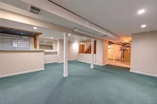 31 Pickwick Dr, Commack, NY 11725 - Photo 28
