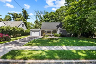 55 Warwick Road, Great Neck, NY 11023 - Photo 2
