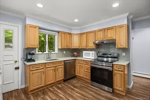 55 Warwick Rd, Great Neck, NY 11023 - Photo 16