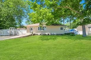 34 Windus Dr, Shirley, NY 11967 - Photo 2
