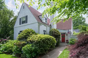 7 Garden Pl, Pelham, NY 10803 - Photo 2