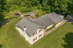 21 Straub Dr, Pleasant Valley, NY 12569 - Photo 2
