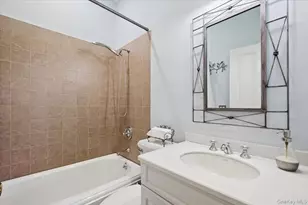 3 Oak Ln, Larchmont, NY 10538 - Photo 22