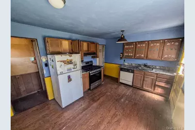 9 Robert Street, Hicksville, NY 11801 - Photo 4