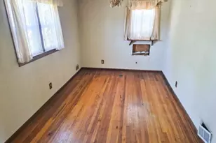 9 Robert St, Hicksville, NY 11801 - Photo 12