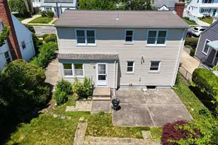 9 Robert St, Hicksville, NY 11801 - Photo 2
