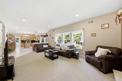 9 Ridgefield Drive, Shoreham, NY 11786 - Photo 12