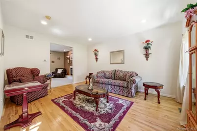 9 Ridgefield Drive, Shoreham, NY 11786 - Photo 8