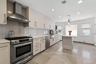 648 Diane Pl, Woodmere, NY 11581 - Photo 4
