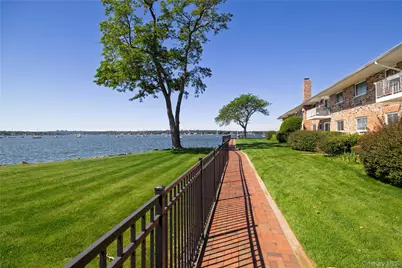 1 Toms Point Lane #Building 5, Unit 9J, Port Washington, NY 11050 - Photo 14