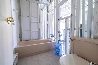 1 Toms Point Lane #Building 5, Unit 9J, Port Washington, NY 11050 - Photo 8
