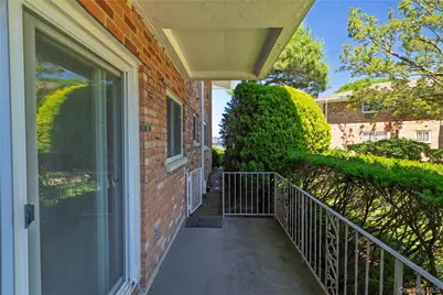 1 Toms Point Lane #Building 5, Unit 9J, Port Washington, NY 11050 - Photo 12