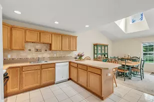 1 Summerfield Ln S, Aquebogue, NY 11901 - Photo 4