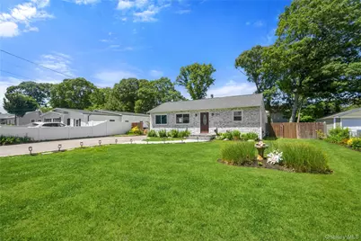 1084 Hyman Avenue, Bay Shore, NY 11706 - Photo 4