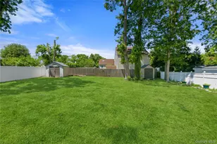 1084 Hyman Ave, Bay Shore, NY 11706 - Photo 30