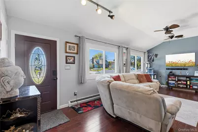 1084 Hyman Avenue, Bay Shore, NY 11706 - Photo 8