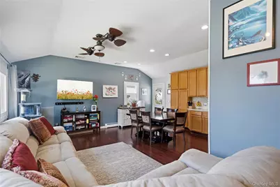 1084 Hyman Avenue, Bay Shore, NY 11706 - Photo 6