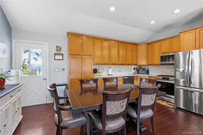 1084 Hyman Avenue, Bay Shore, NY 11706 - Photo 12
