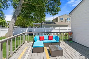 1084 Hyman Ave, Bay Shore, NY 11706 - Photo 28