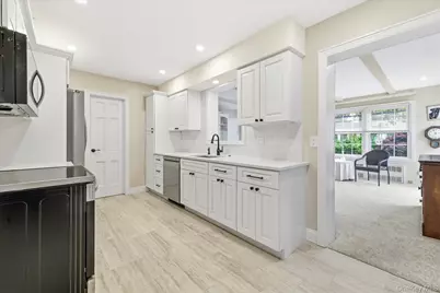 60 Atkinson Road, Rockville Centre, NY 11570 - Photo 8