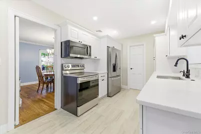 60 Atkinson Road, Rockville Centre, NY 11570 - Photo 10