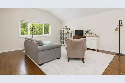 7 Tudor Place, Hartsdale, NY 10530 - Photo 2