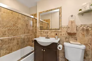 25 Canterbury Rd, Great Neck, NY 11021 - Photo 14
