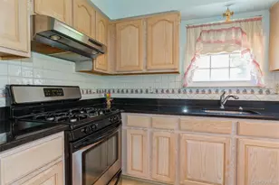 114 Theodore Dr, Coram, NY 11727 - Photo 4