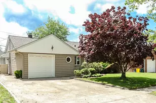 32 Sycamore Rd, Valley Stream, NY 11581 - Photo 2