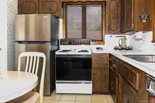 32 Sycamore Rd, Valley Stream, NY 11581 - Photo 6