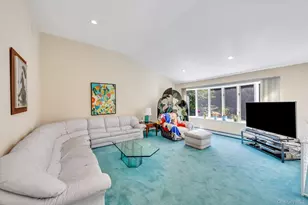 9 Quincy Ln, Smithtown, NY 11787 - Photo 6