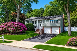 9 Quincy Ln, Smithtown, NY 11787 - Photo 2