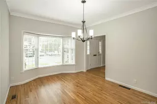 22 Duke Of Gloucest, Manhasset, NY 11030 - Photo 14