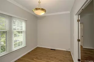 22 Duke Of Gloucest, Manhasset, NY 11030 - Photo 10